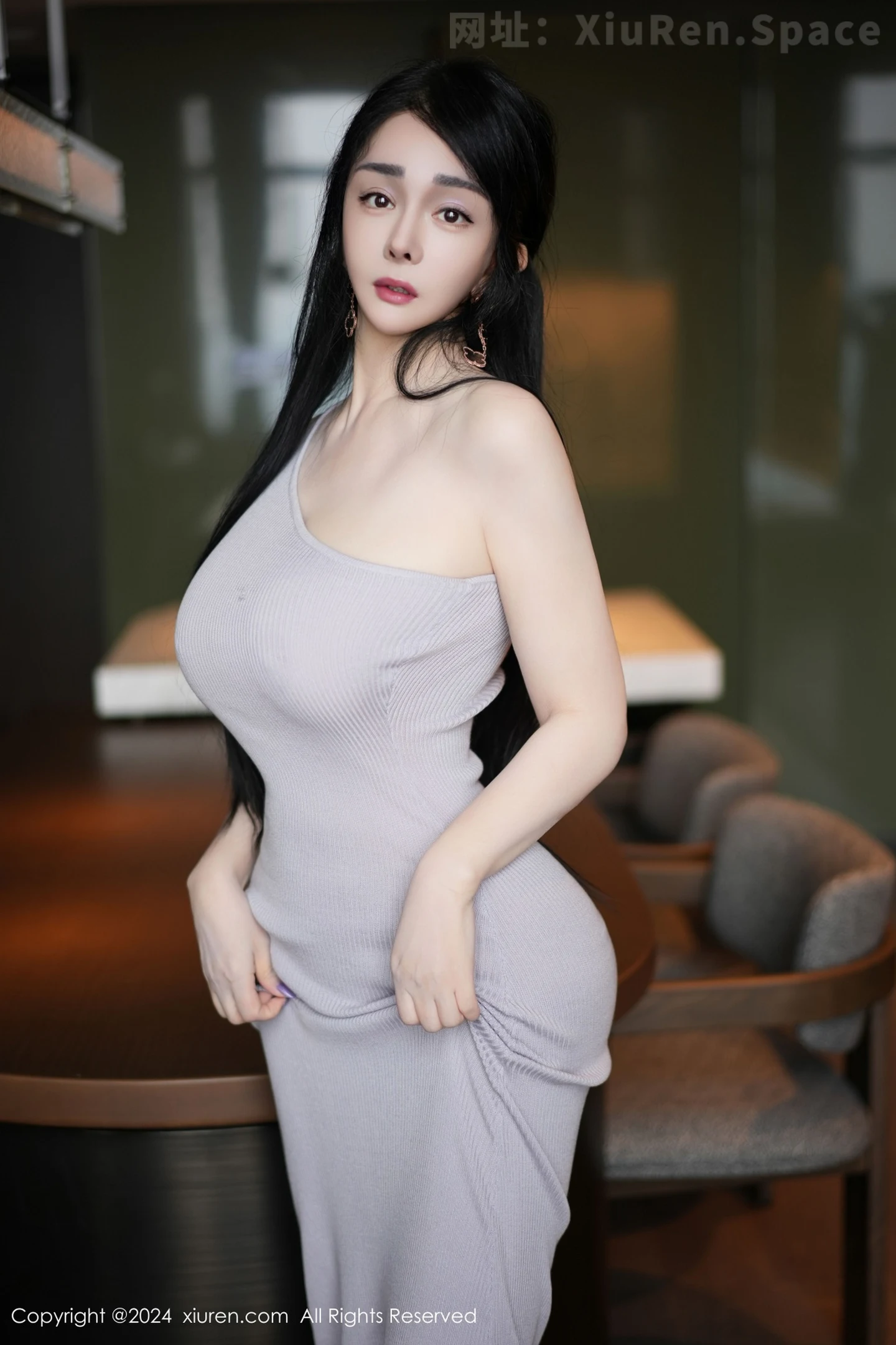 图片[4]-[XiuRen秀人网] VOL.9183 模特允爾私房性感紫色连衣裙配肉色丝袜秀丰腴身材撩人诱惑写真70P-秀人网官方网站